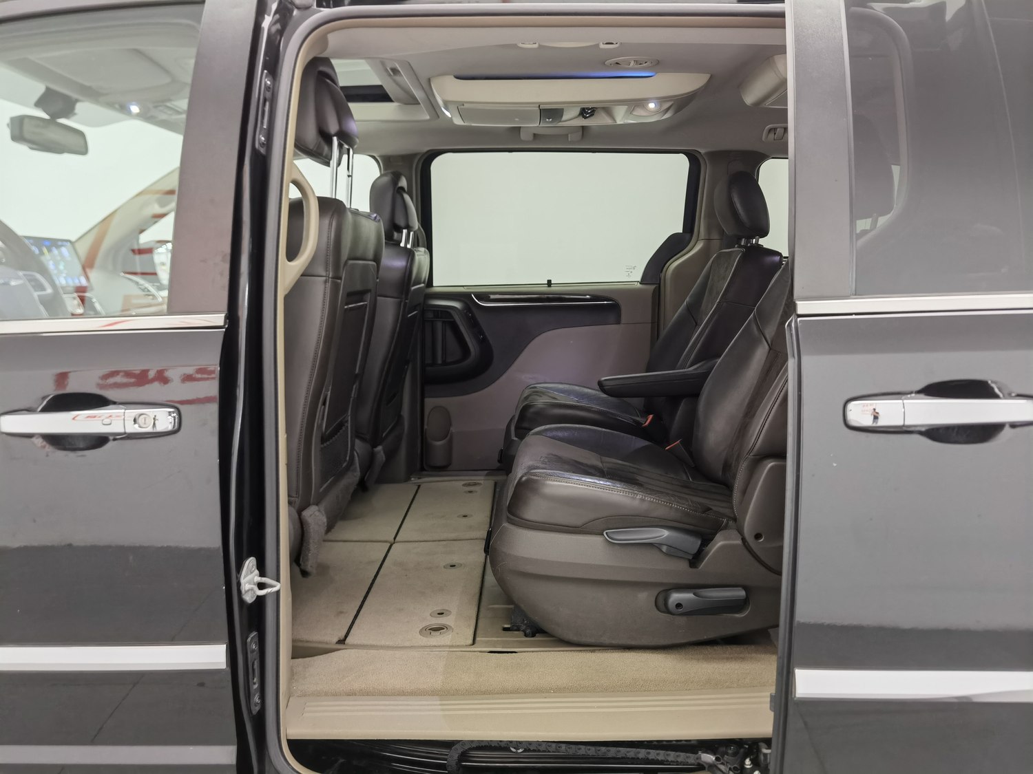Used Chrysler Grand Voyager (Import) 2013 3.6 AT