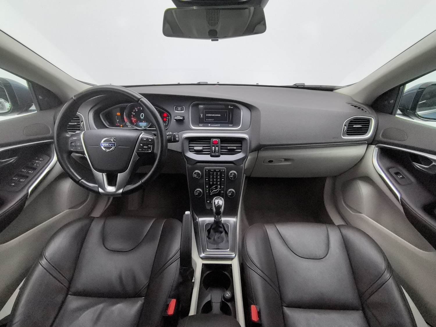 Used Volvo V40 2014 2.0 AT