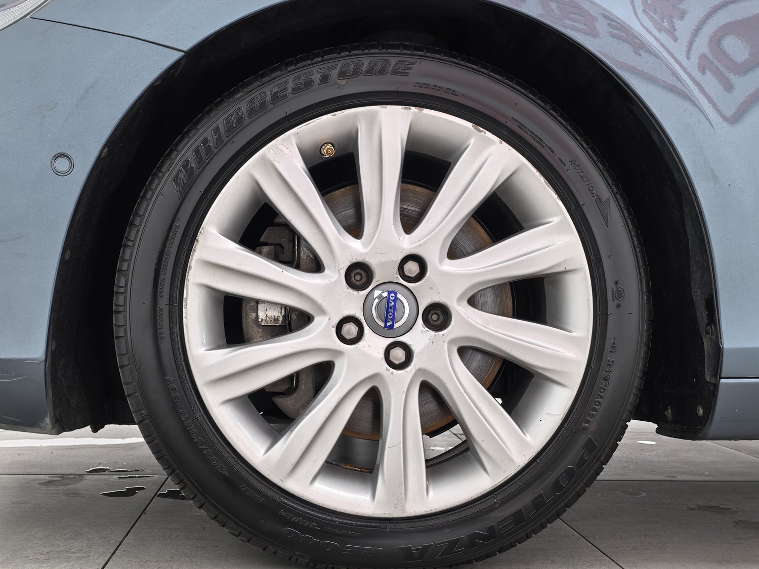 Used Volvo V40 2014 2.0 AT
