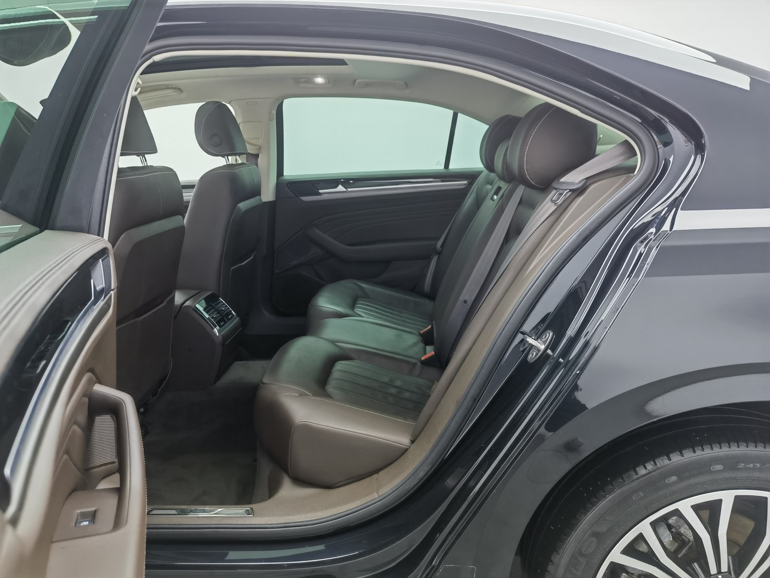 Used Volkswagen Phideon 2021 2.0 AT