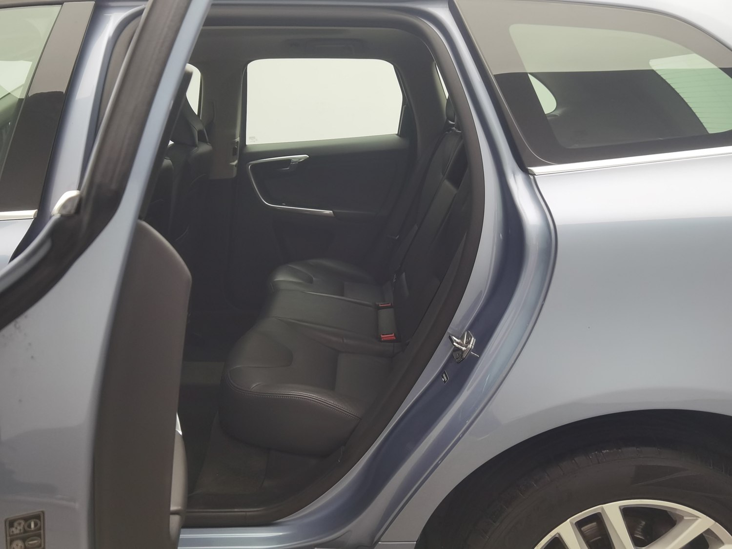 Used Volvo XC60 2017 2.0 AT
