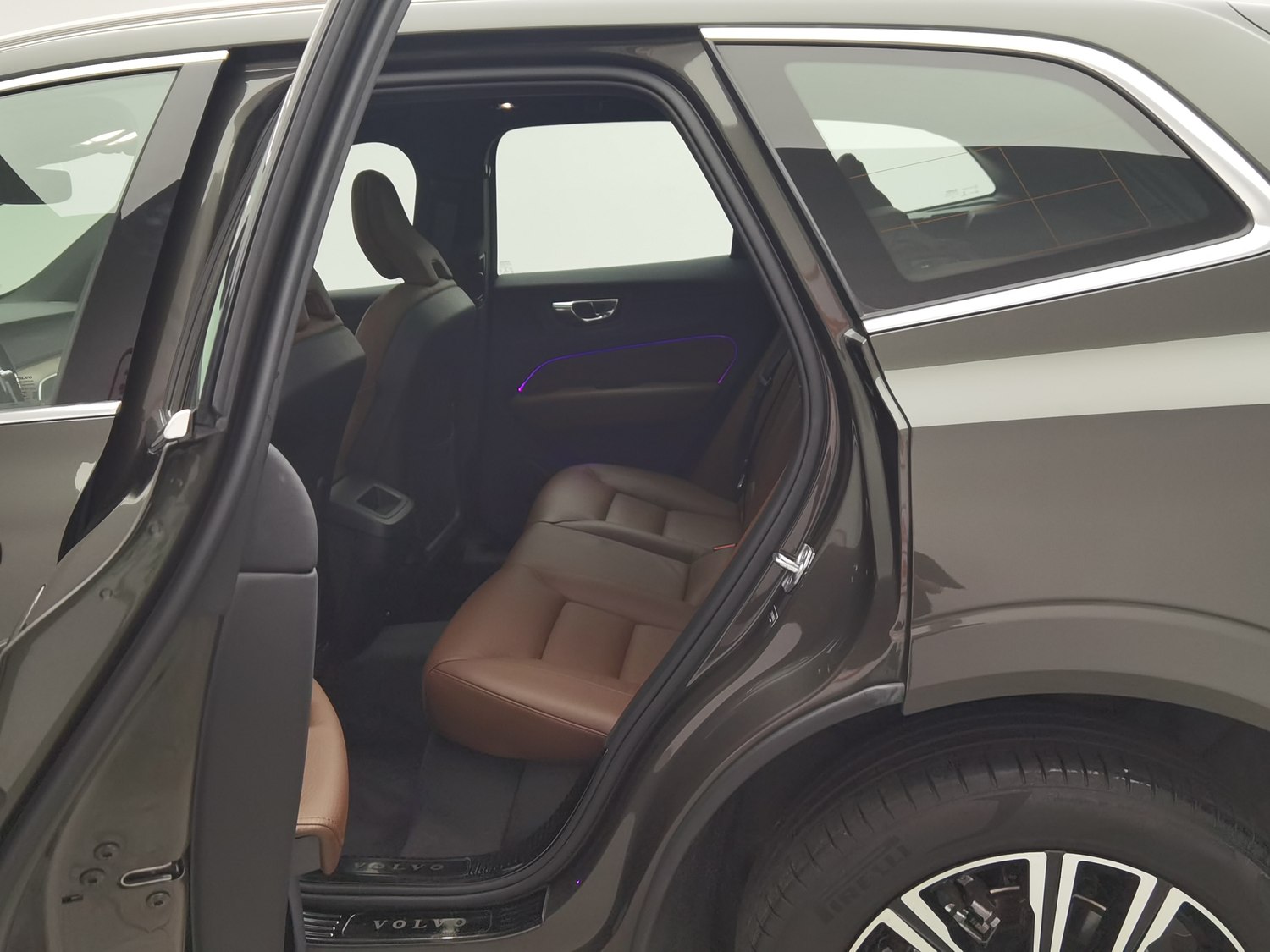 Used Volvo XC60 2022 2.0 AT