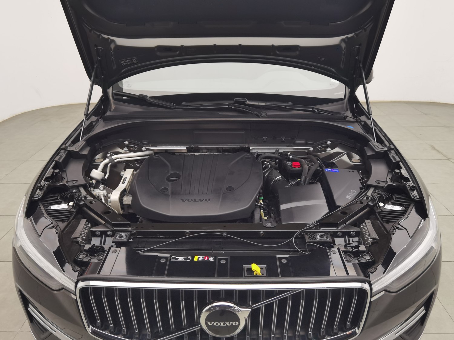 Used Volvo XC60 2022 2.0 AT