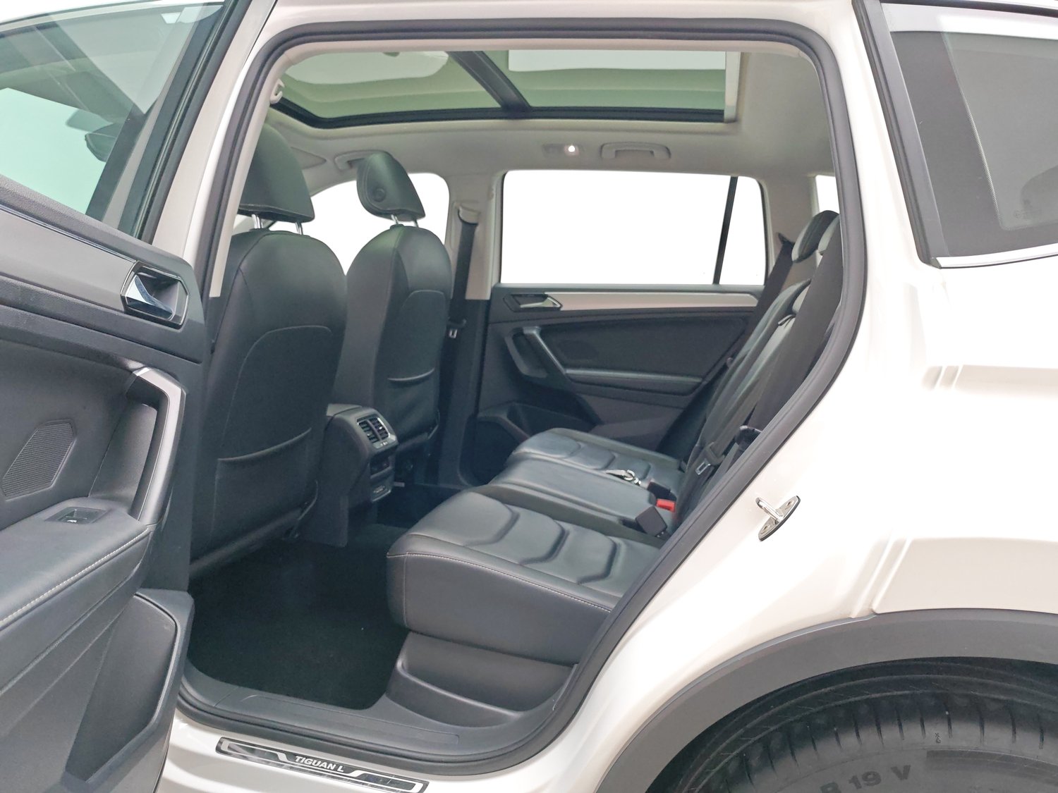 Used Volkswagen Tiguan L 2019 2.0 AT