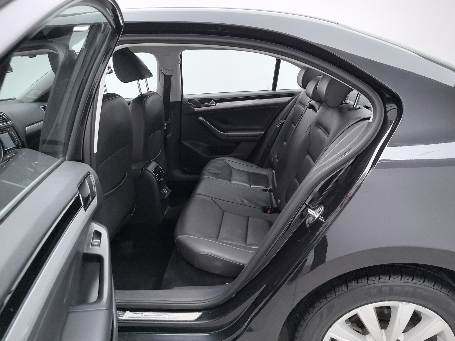Used Volkswagen Sagitar 2015 1.6 MT