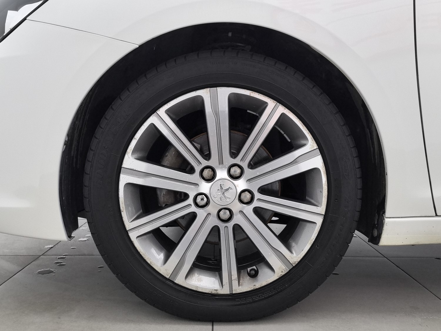 Used Peugeot 408 2015 1.2 AT