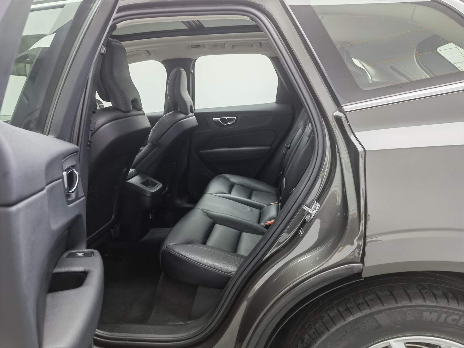 Used Volvo XC60 2019 2.0 AT