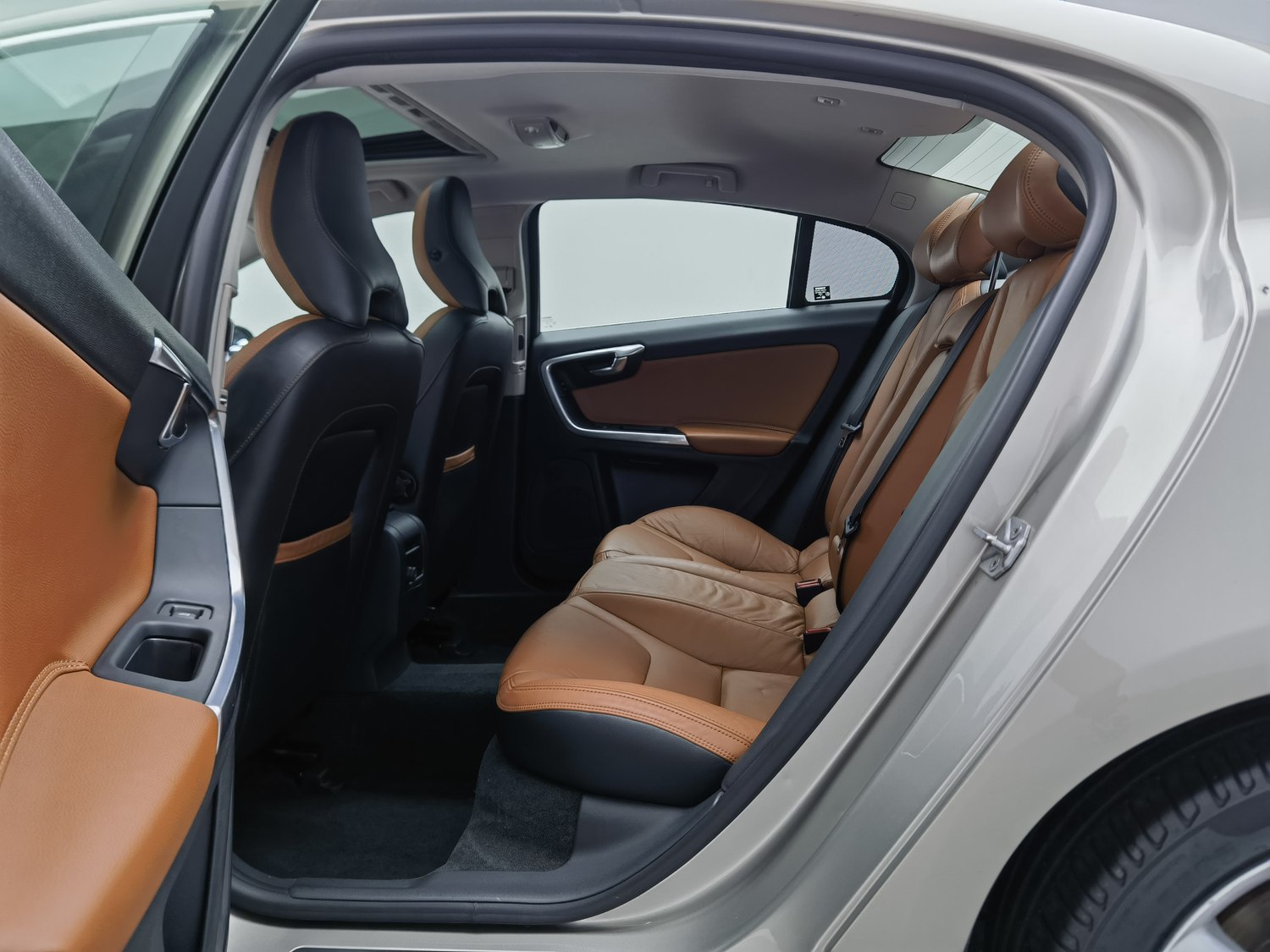 Used Volvo S60 2015 2.0 AT