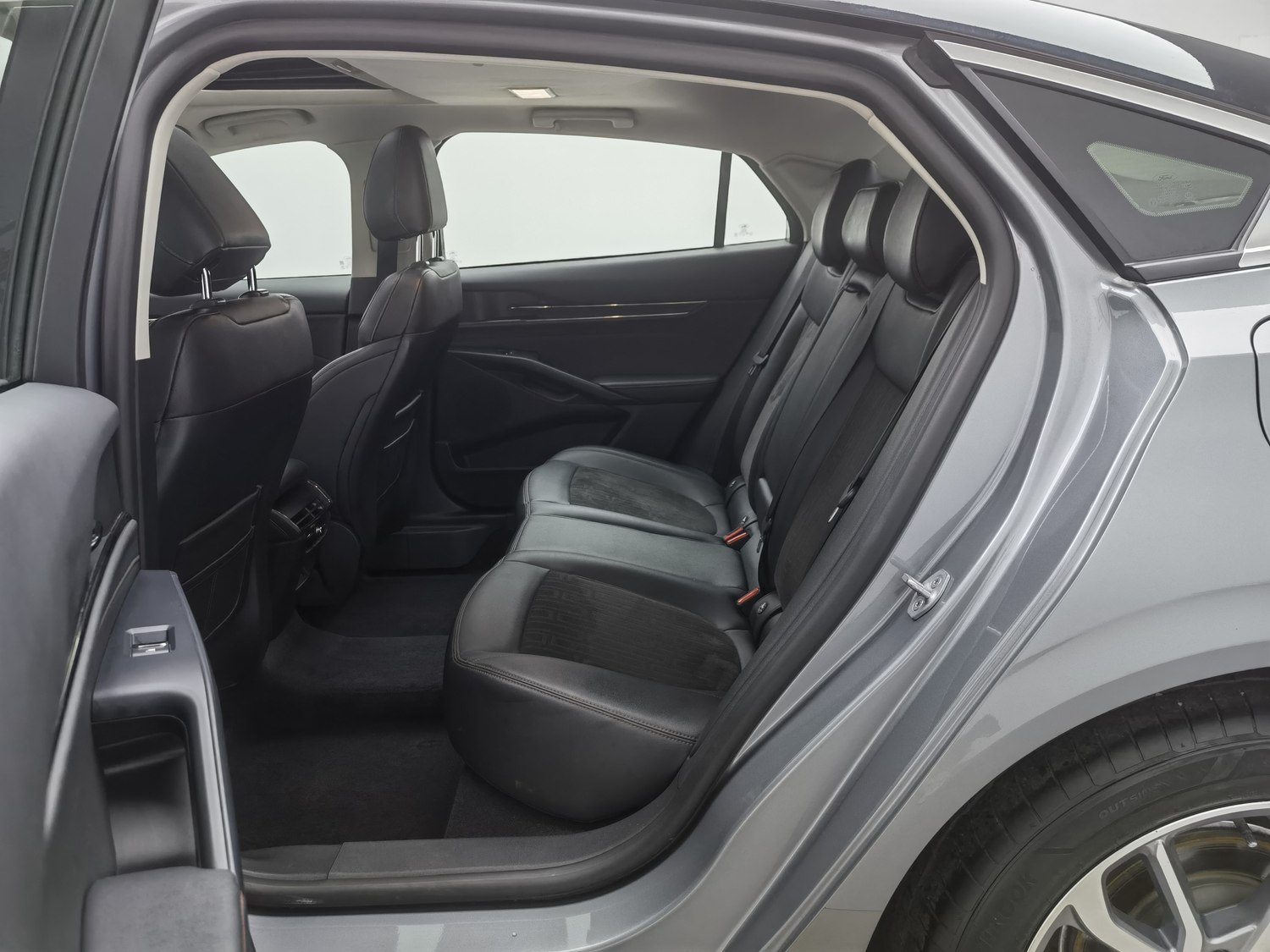 Used Ford Mondeo 2022 2.0 AT