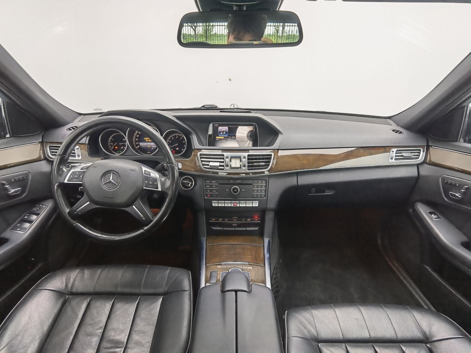 Used Mercedes-Benz E-Class 2015 2.0 AT