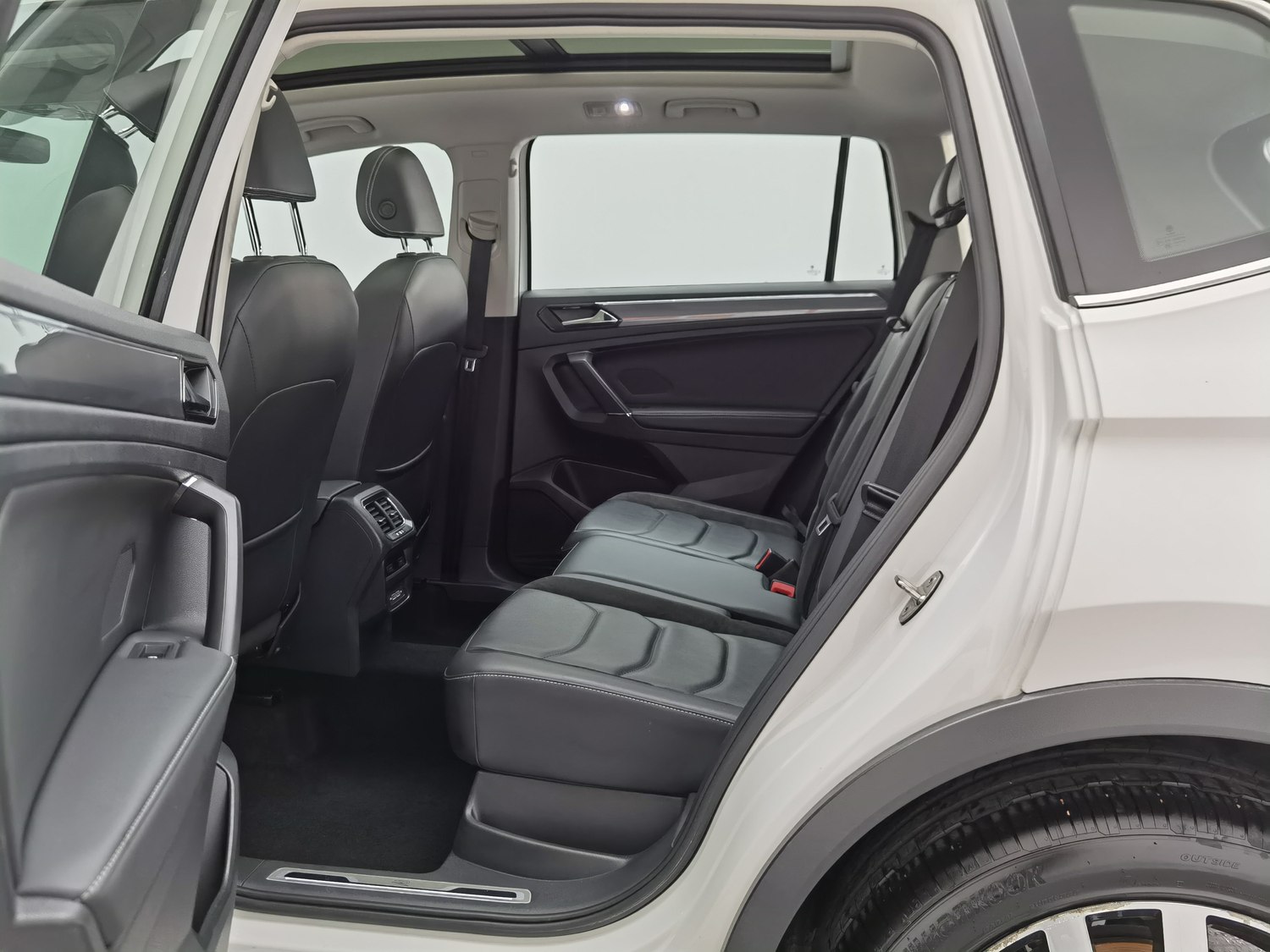 Used Volkswagen Tiguan L 2021 2.0 AT