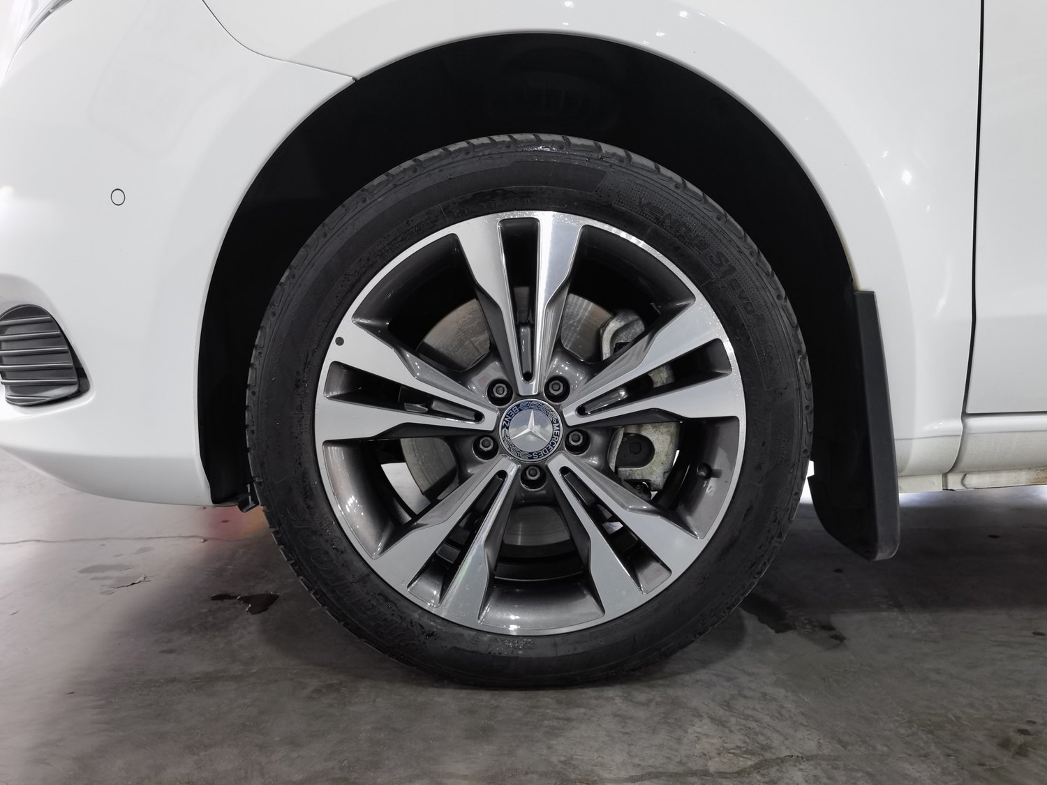 Used Mercedes-Benz V-Class 2016 2.0 AT