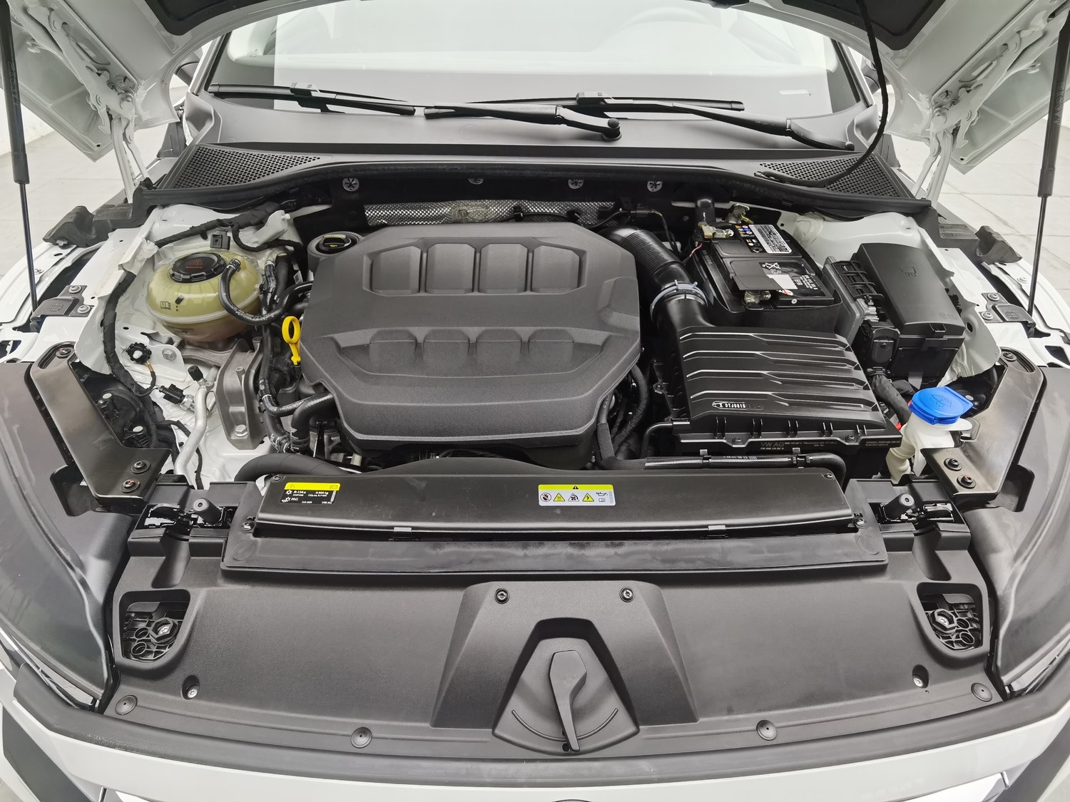 Used Volkswagen CC 2023 2.0 AT