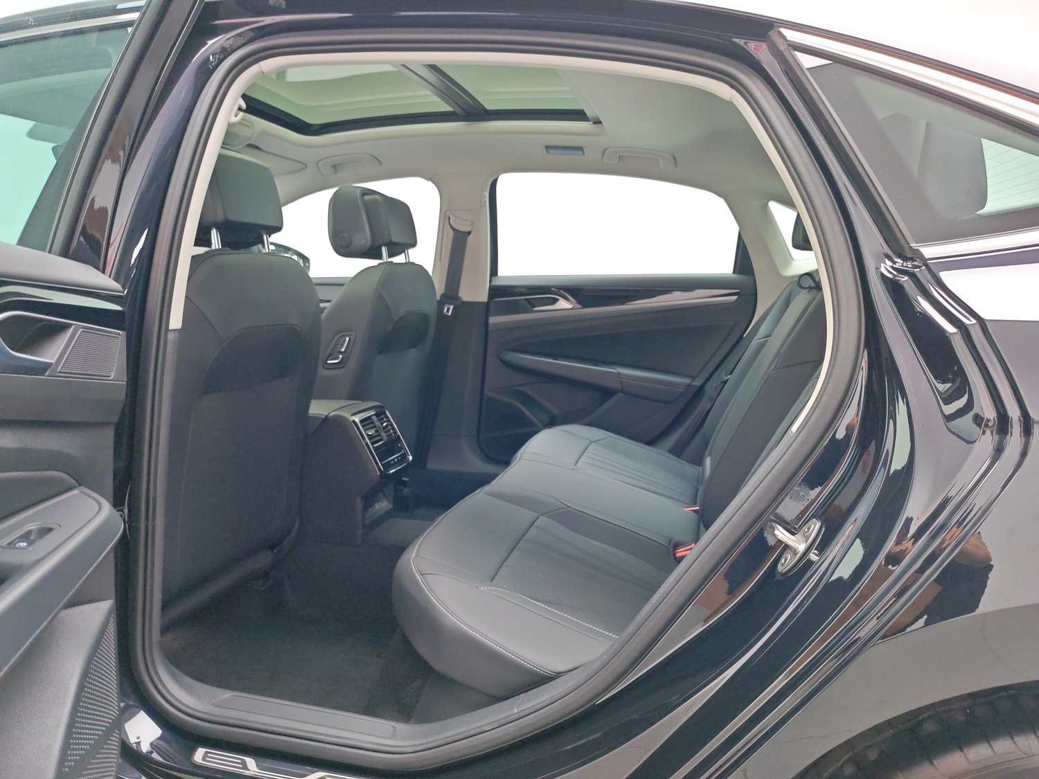 Used Volkswagen Passat 2025 2.0 AT