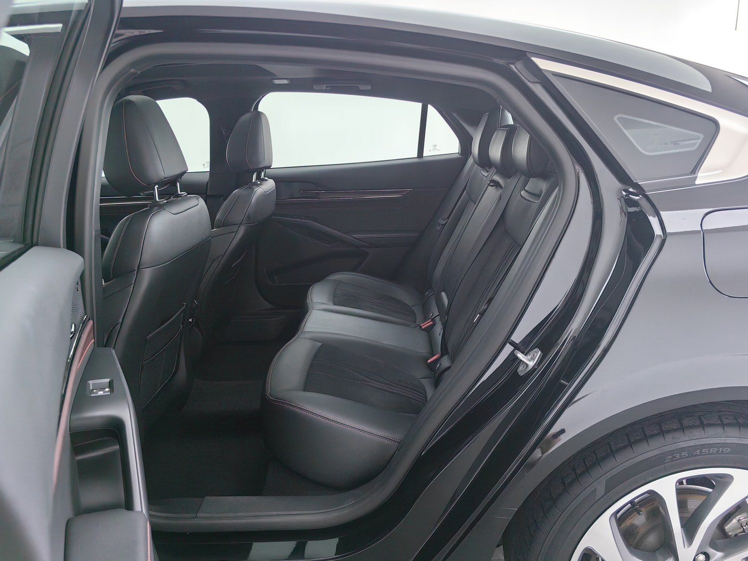 Used Ford Mondeo 2022 2.0 AT