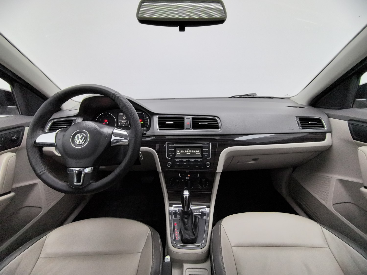 Used Volkswagen Gran Lavida 2013 1.6 AT