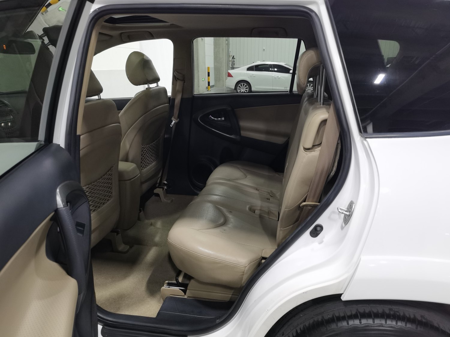 Used Toyota RAV4 2011 2.0 AT
