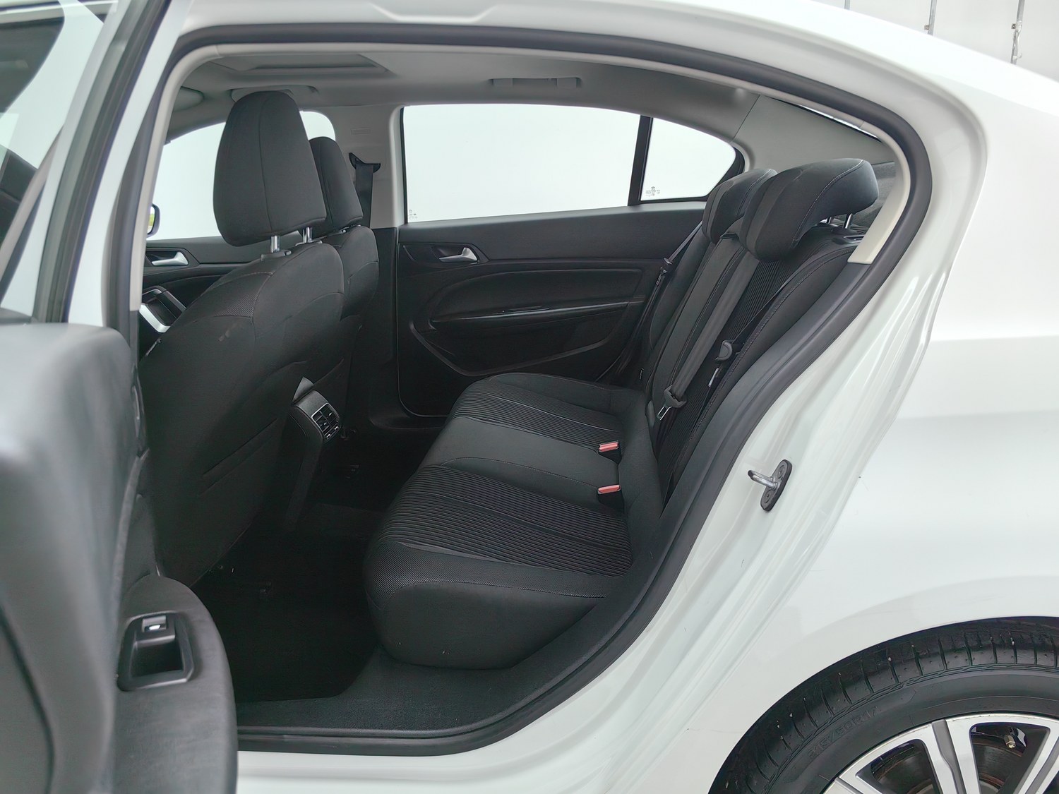 Used Peugeot 408 2014 1.8 AT
