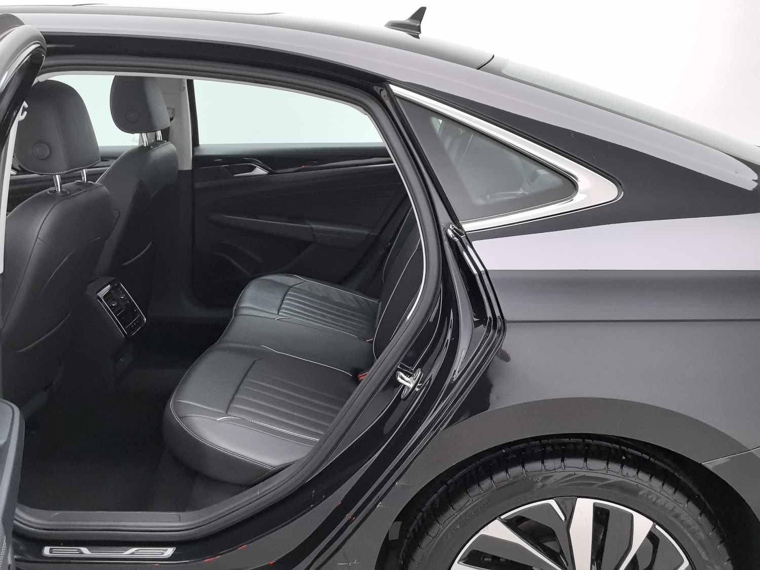 Used Volkswagen Passat 2023 2.0 AT