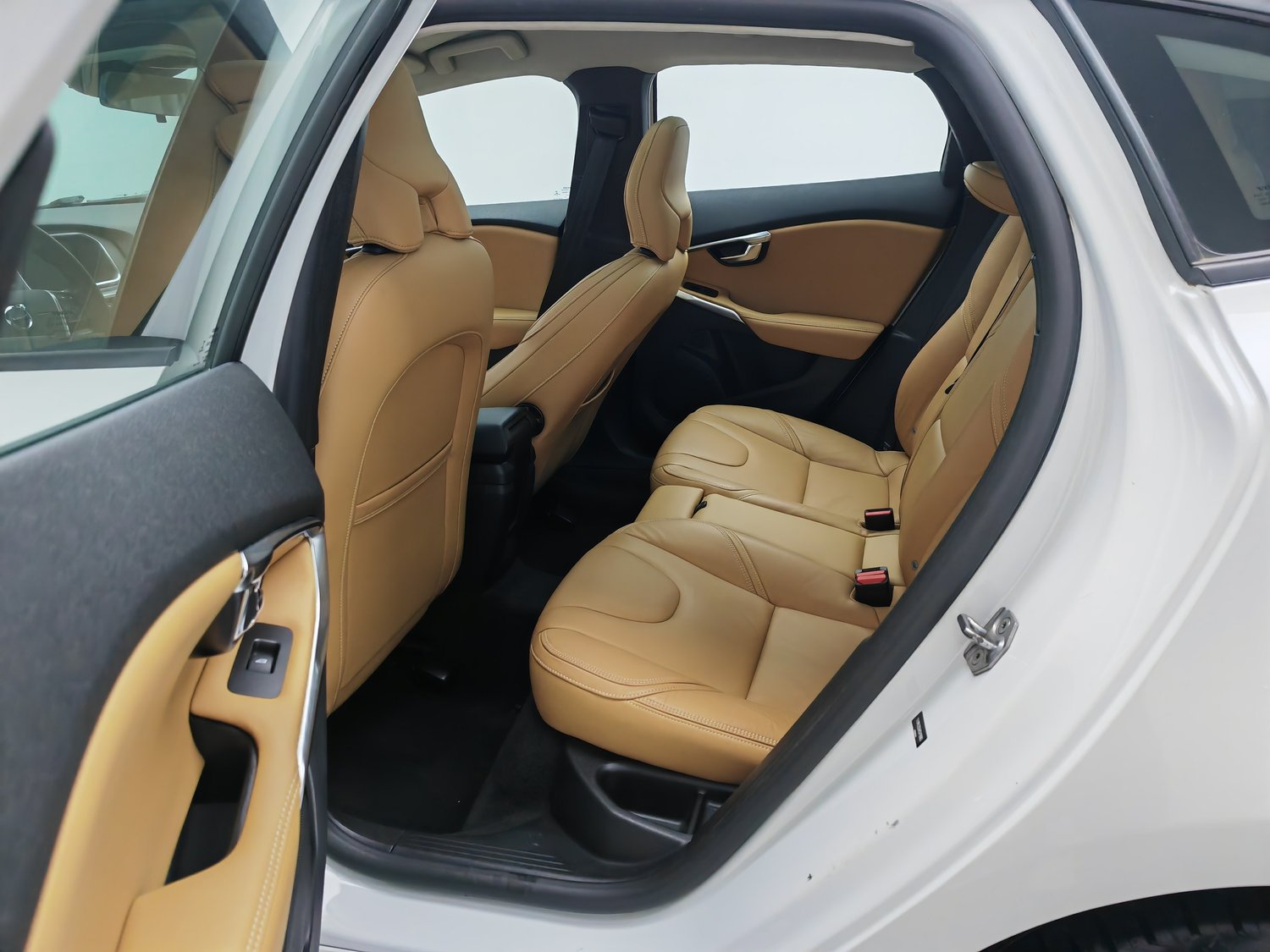Used Volvo V40 2017 1.5 AT