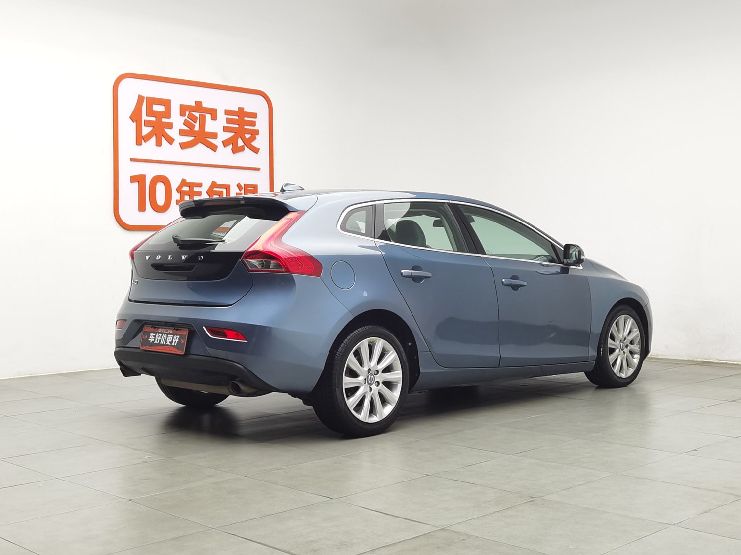 Used Volvo V40 2013 2.0 AT