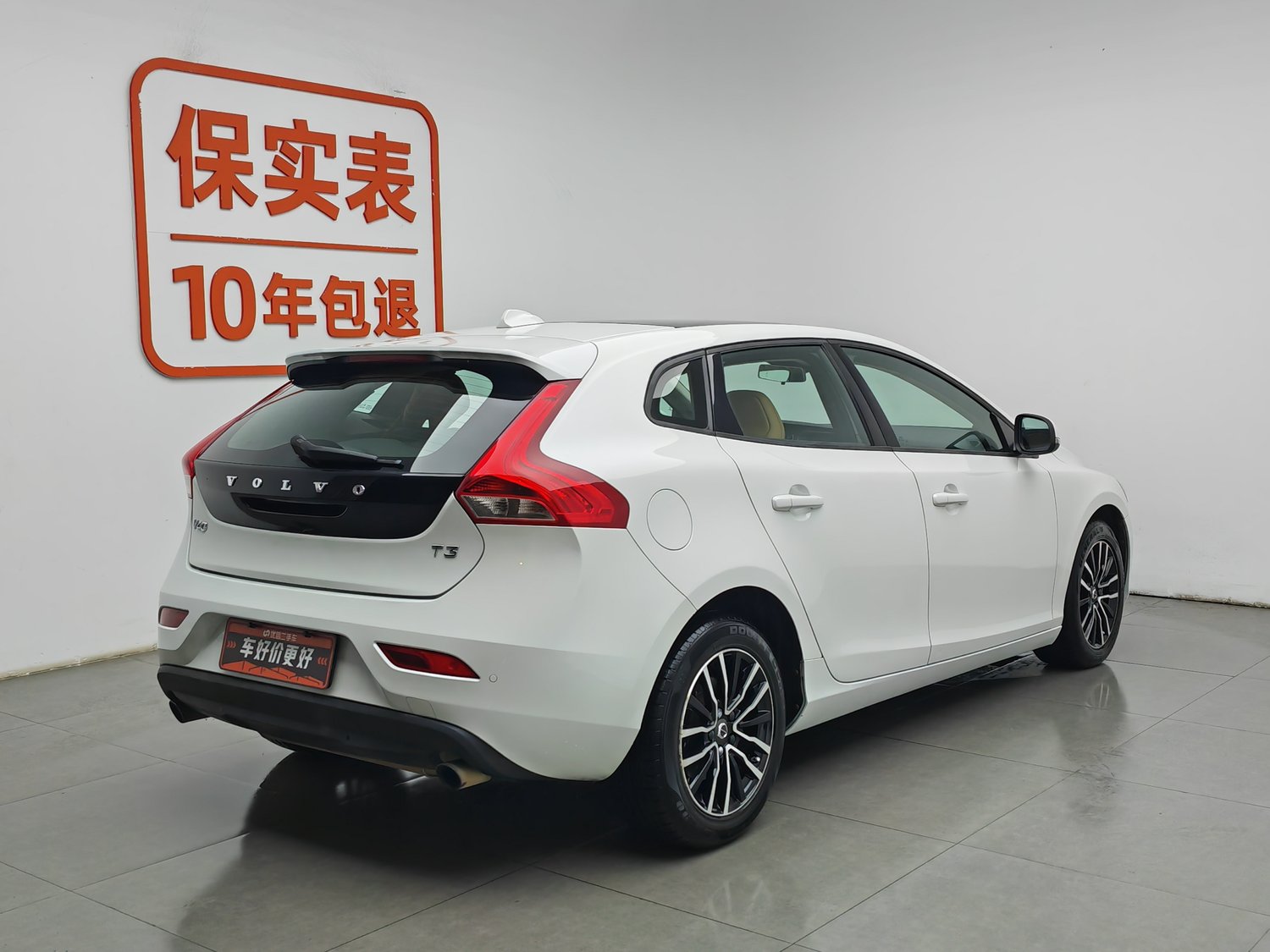 Used Volvo V40 2017 1.5 AT