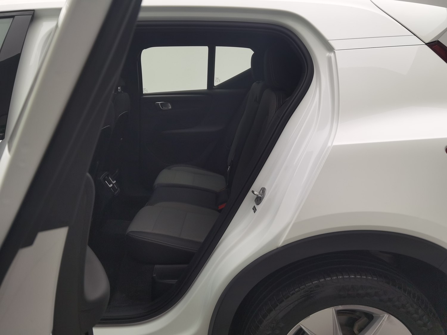 Used Volvo XC40 2023 2.0 AT