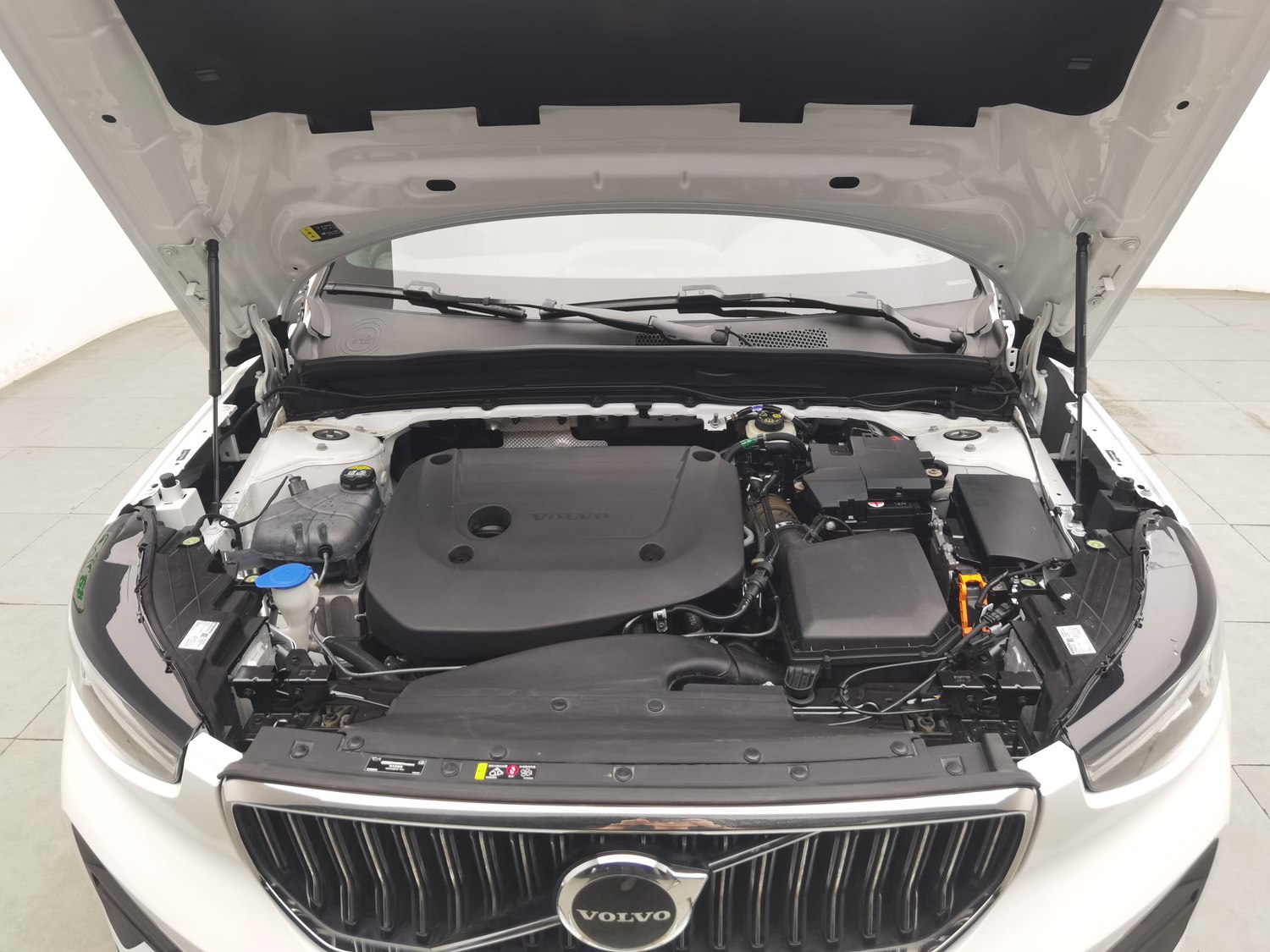 Used Volvo XC40 2023 2.0 AT