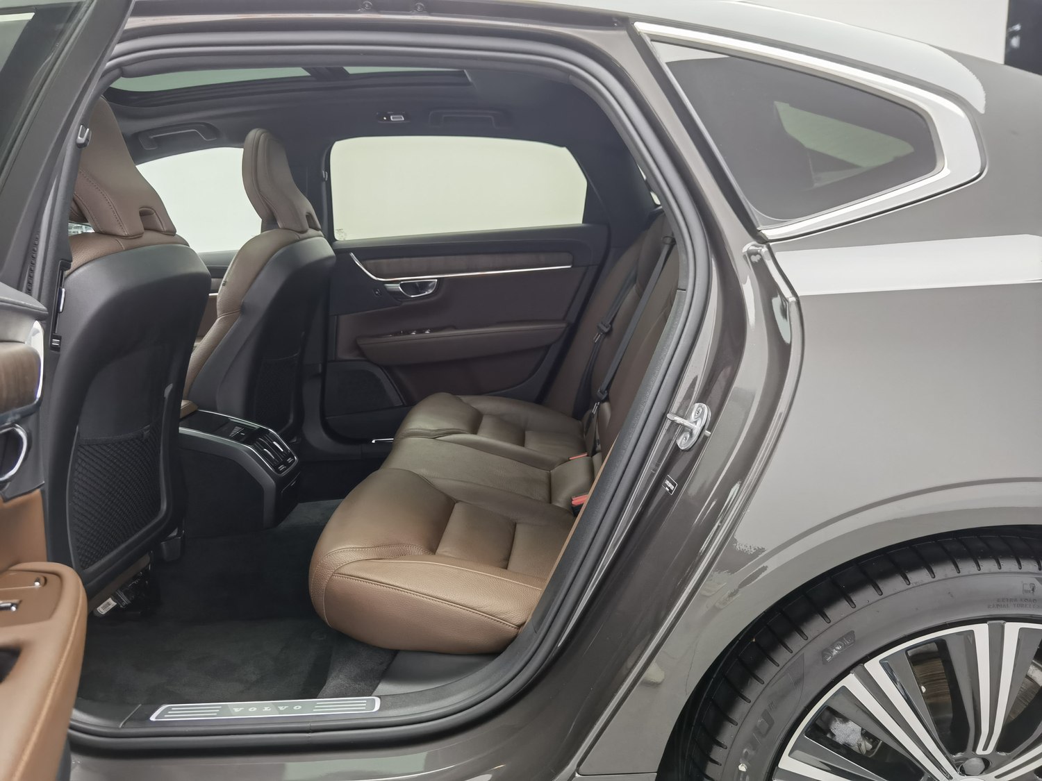 Used Volvo S90 2024 2.0 AT