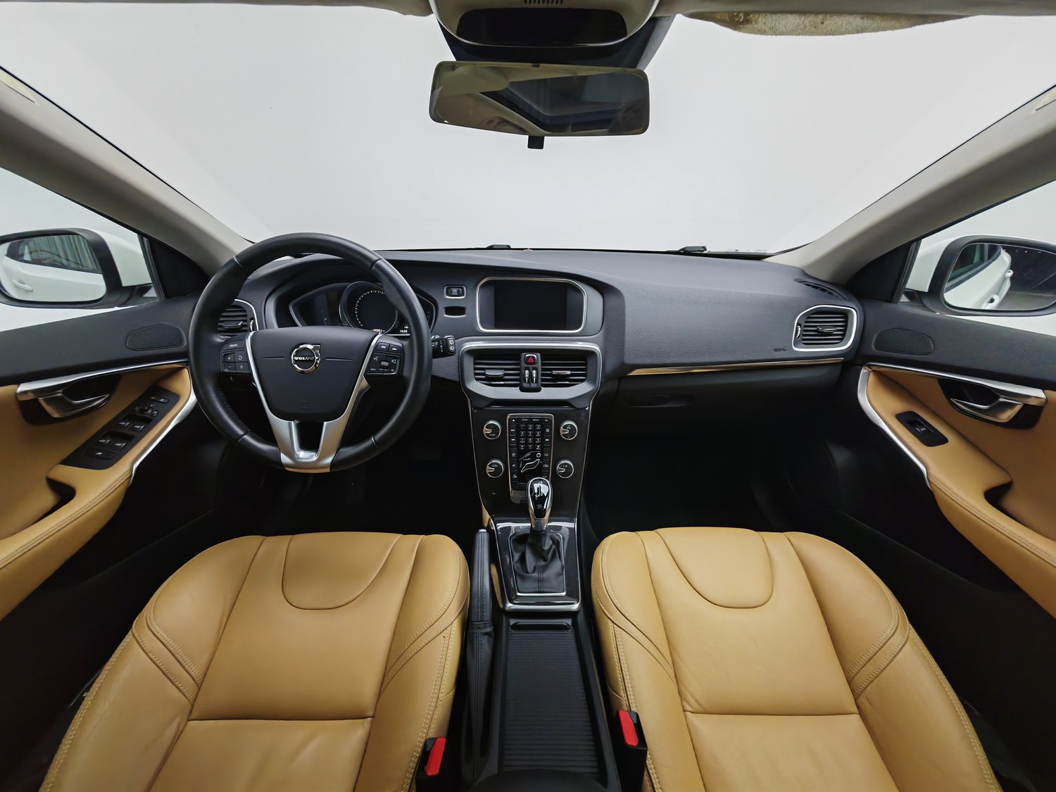 Used Volvo V40 2017 1.5 AT