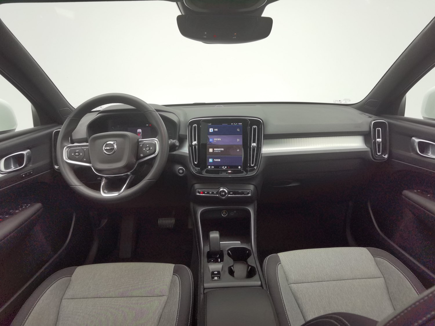 Used Volvo XC40 2023 2.0 AT