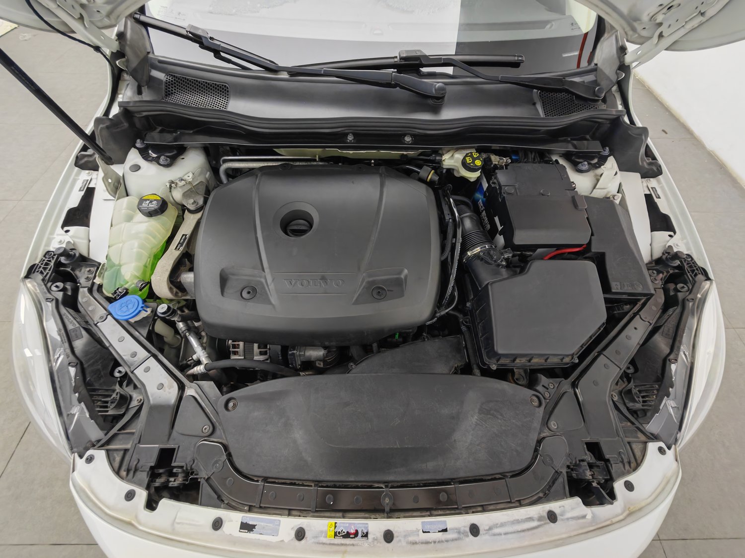 Used Volvo V40 2017 1.5 AT