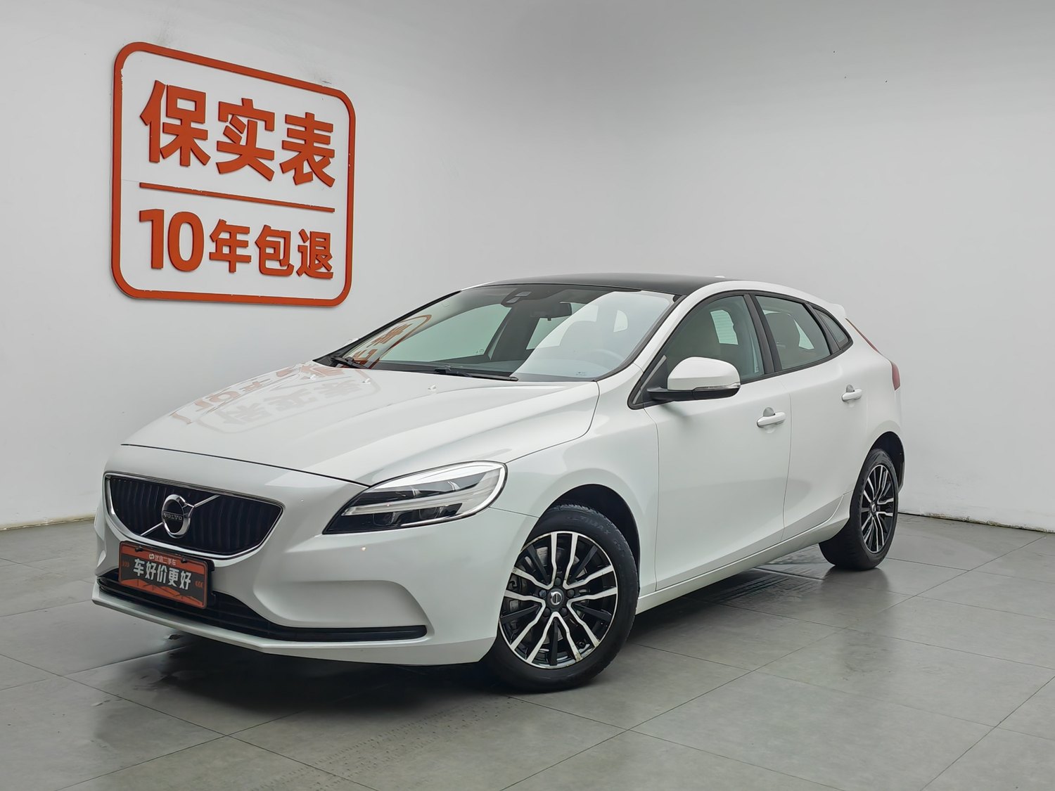 Used Volvo V40 2017 1.5 AT
