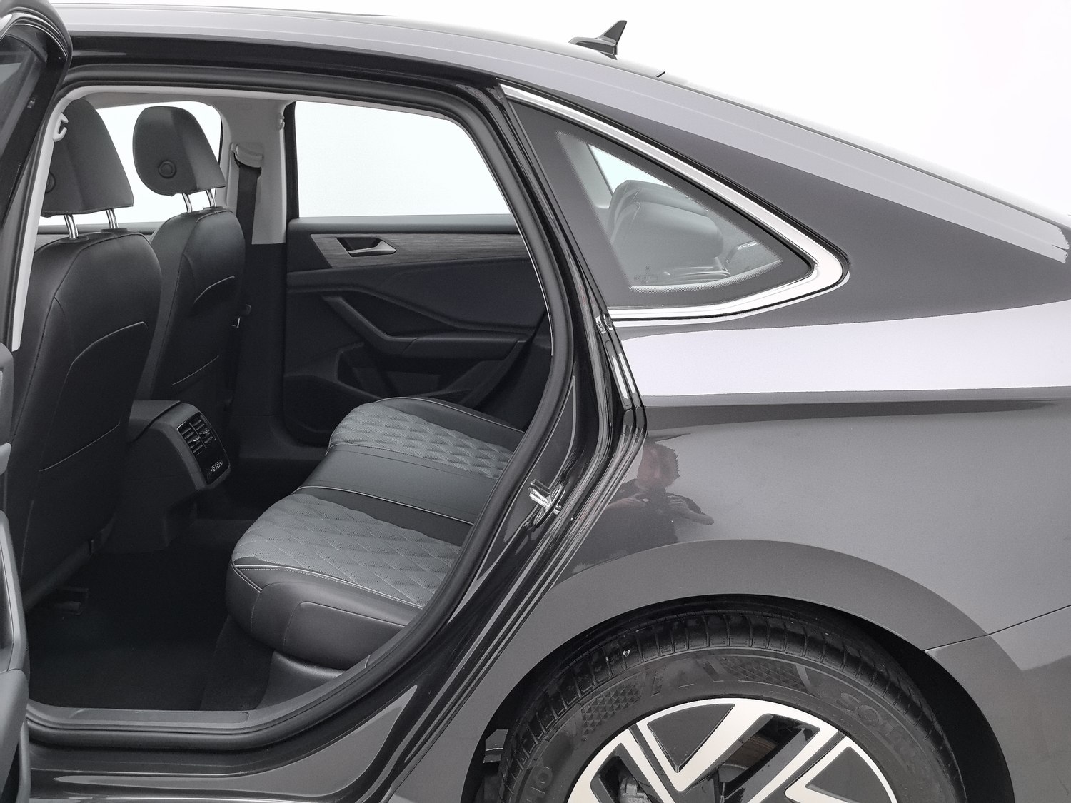 Used Volkswagen Sagitar 2025 1.5 AT