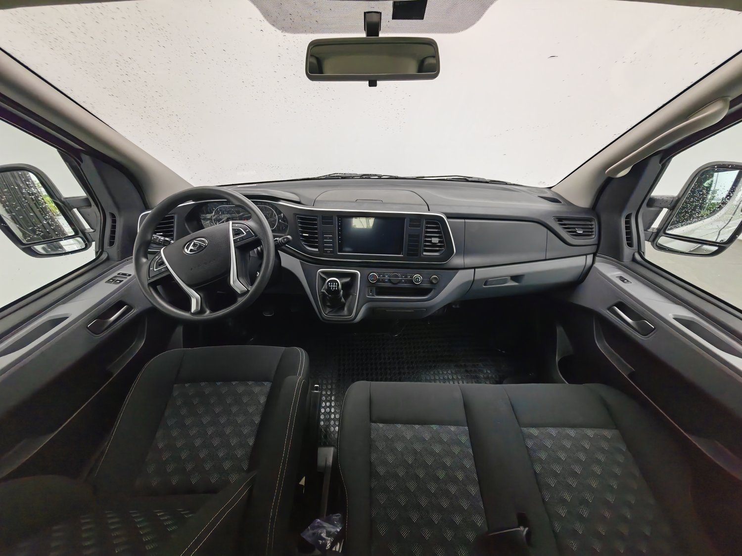 Used SAIC MAXUS V80 2024 2.0 MT