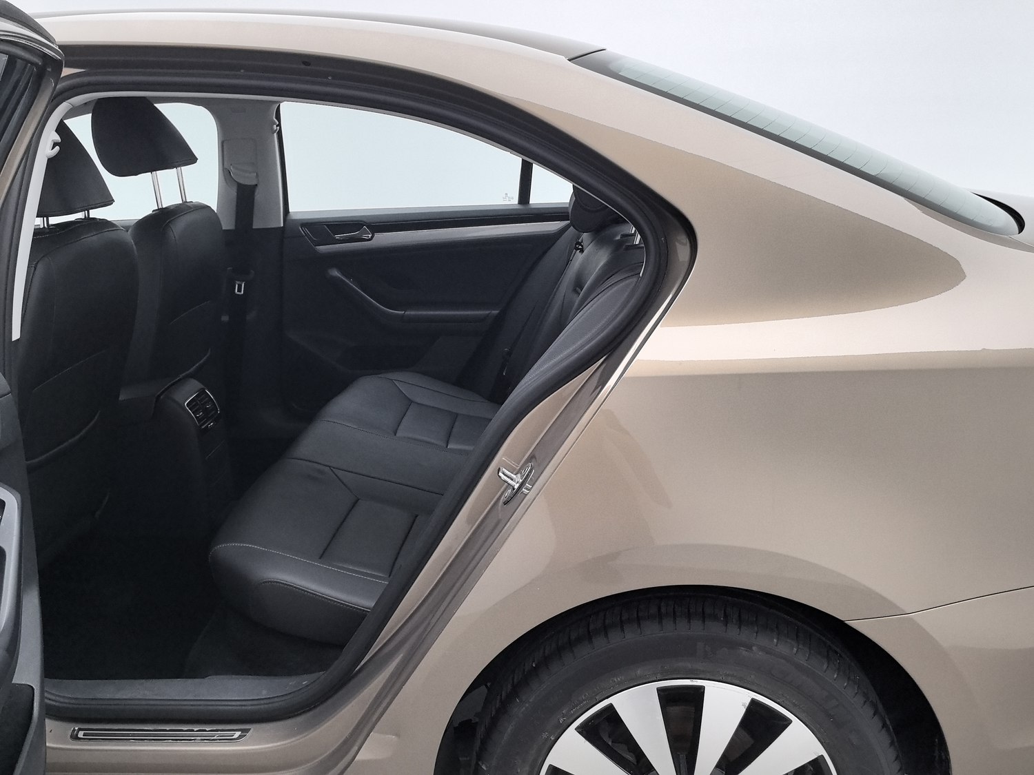 Used Volkswagen Sagitar 2017 1.6 AT