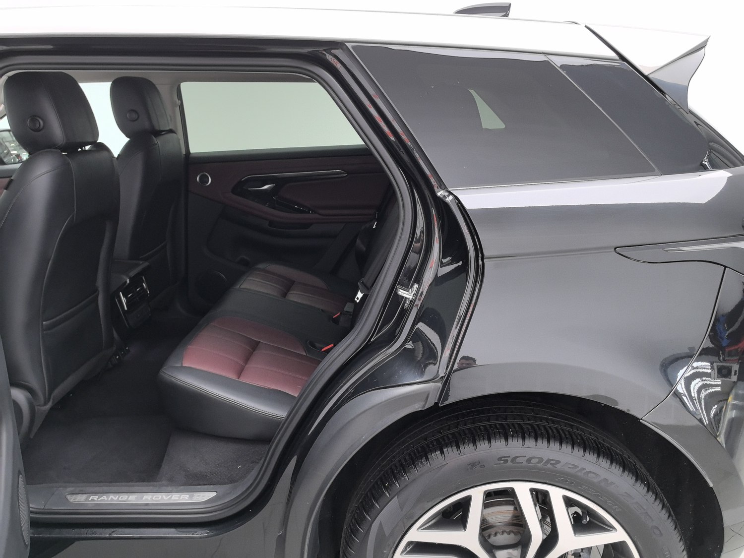 Used Land Rover Range Rover Evoque 2021 2.0 AT