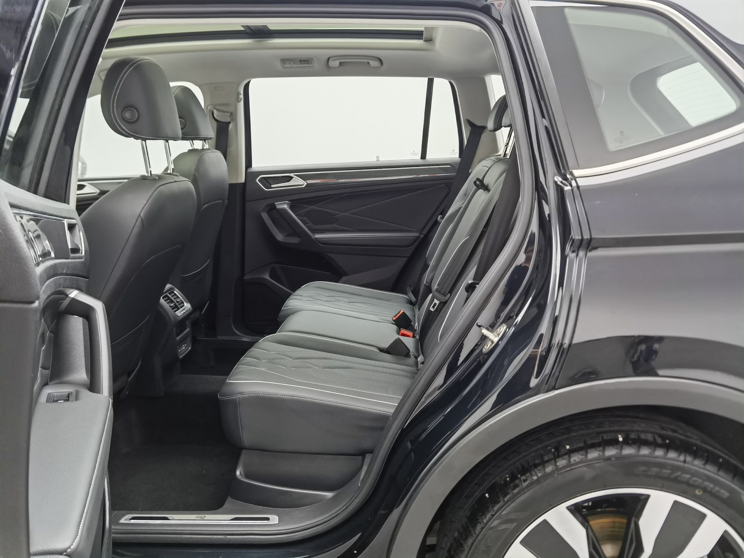 Used Volkswagen Tiguan L 2024 2.0 AT