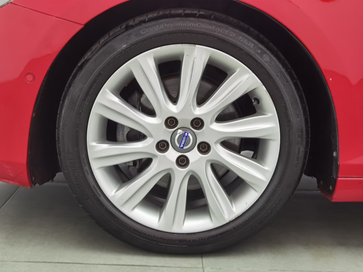 Used Volvo V40 2015 1.6 AT