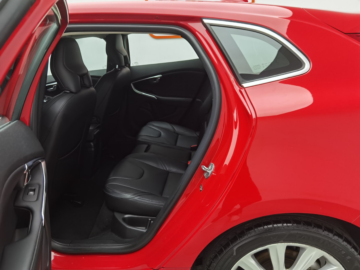 Used Volvo V40 2015 1.6 AT