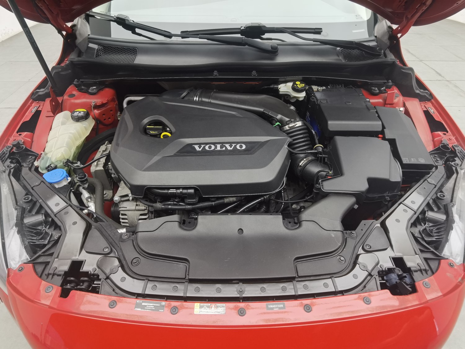 Used Volvo V40 2015 1.6 AT