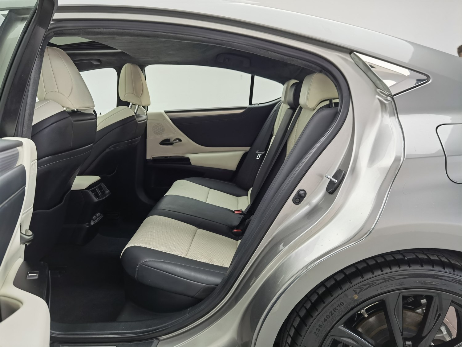 Used Lexus ES 2021 2.5 AT