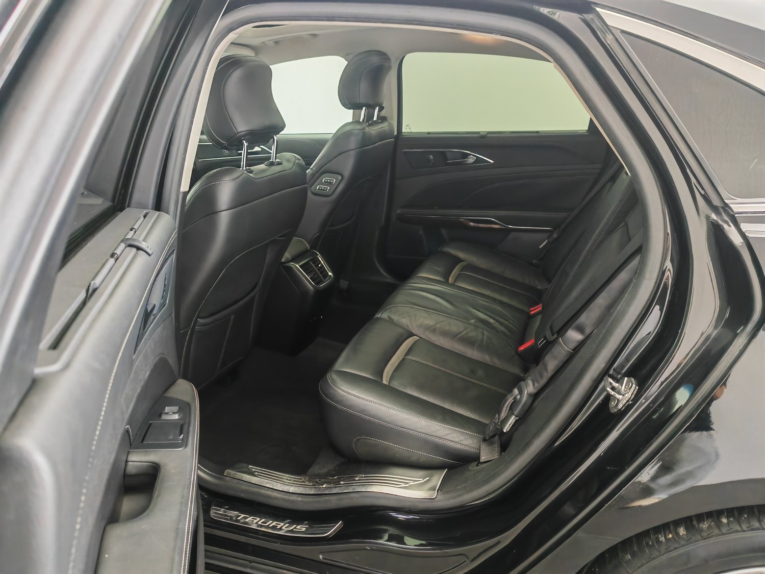 Used Ford Taurus 2015 2.0 AT