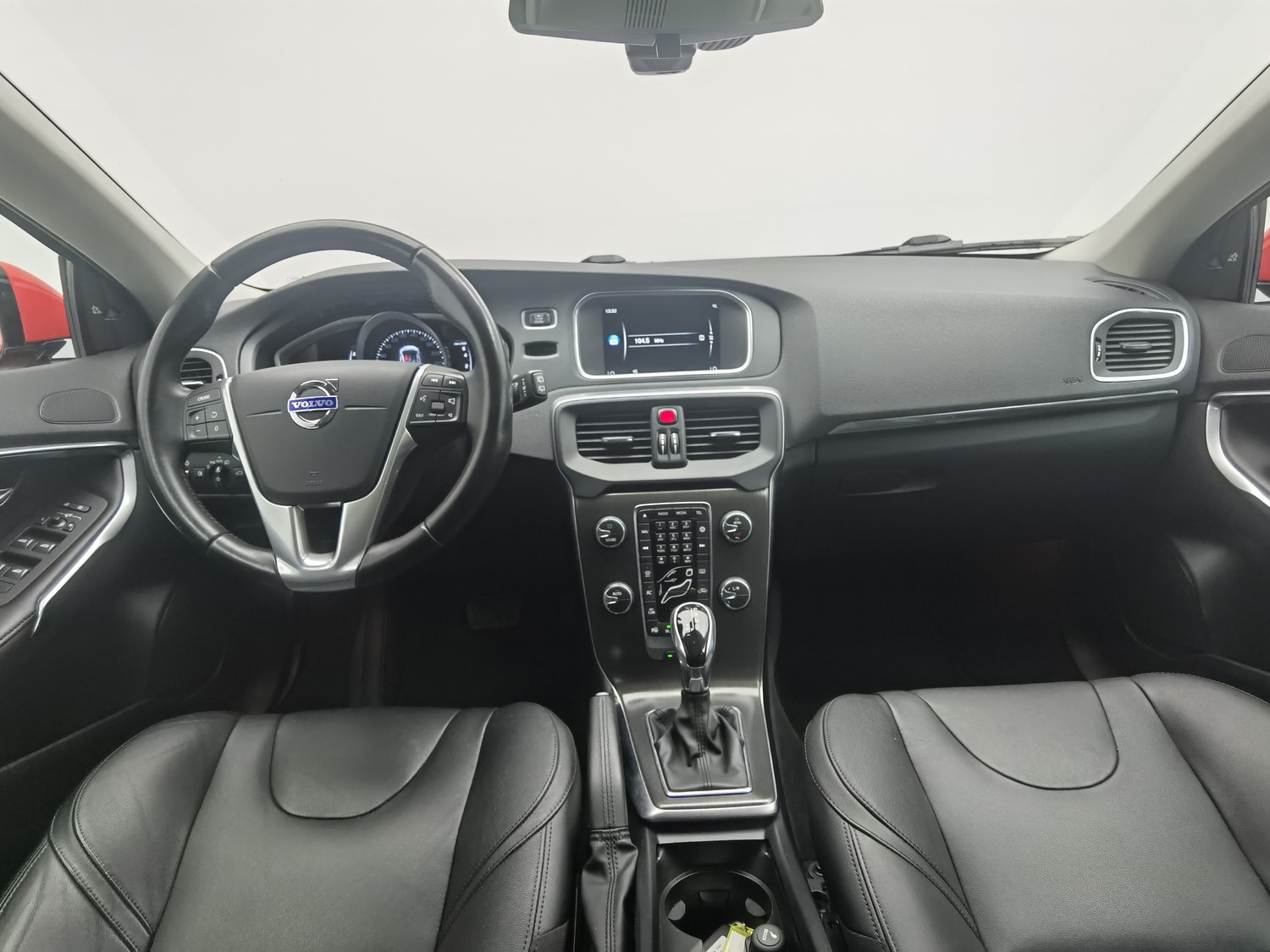 Used Volvo V40 2015 1.6 AT