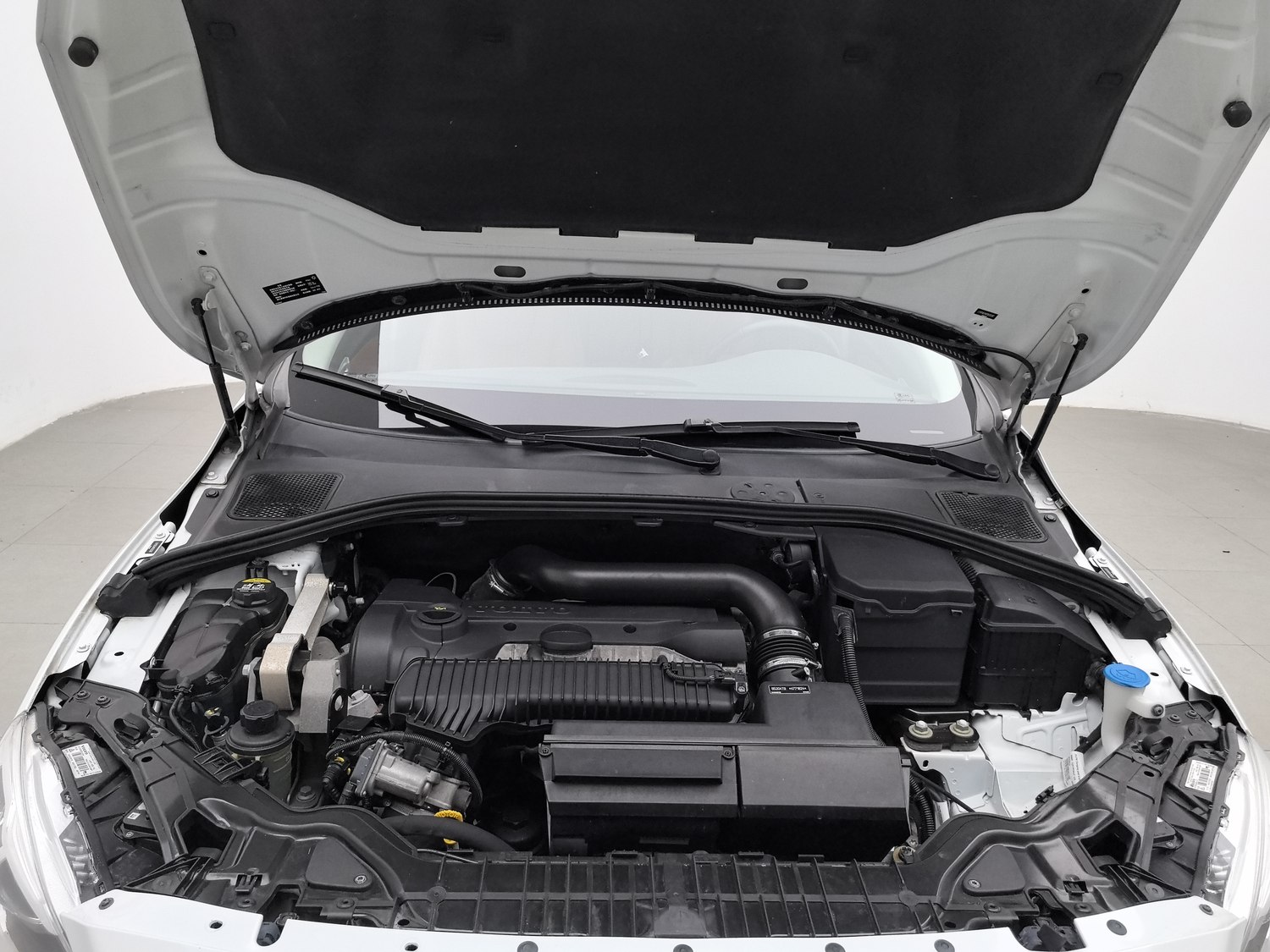 Used Volvo S60 2015 2.0 AT