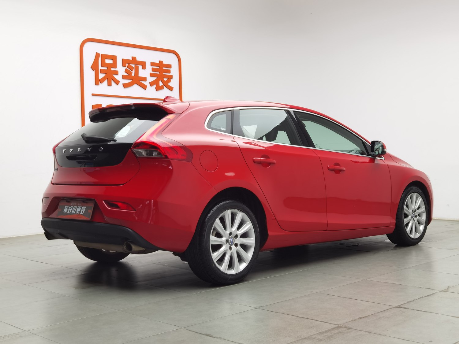 Used Volvo V40 2015 1.6 AT
