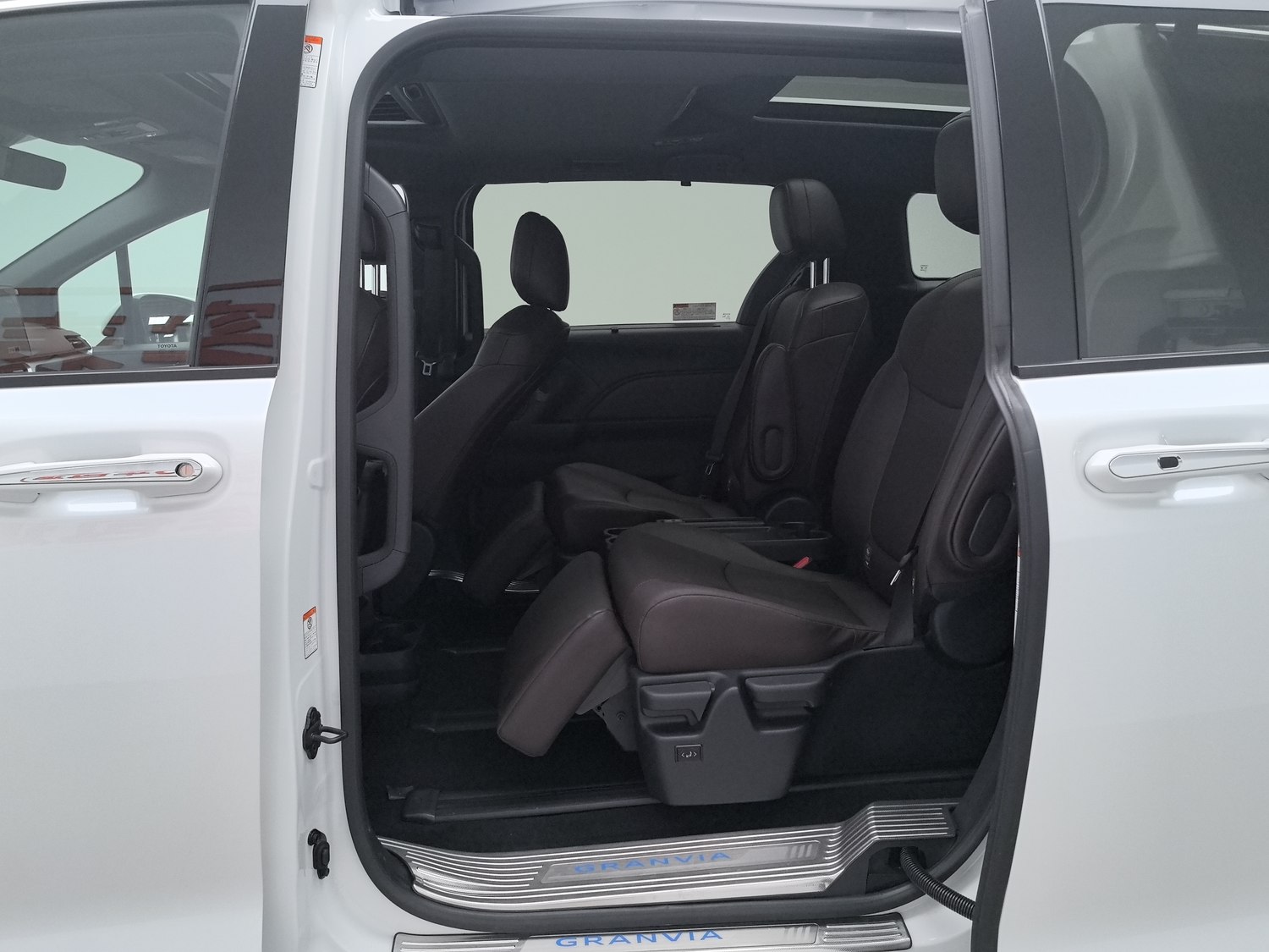 Used Toyota Granvia 2024 2.5 AT