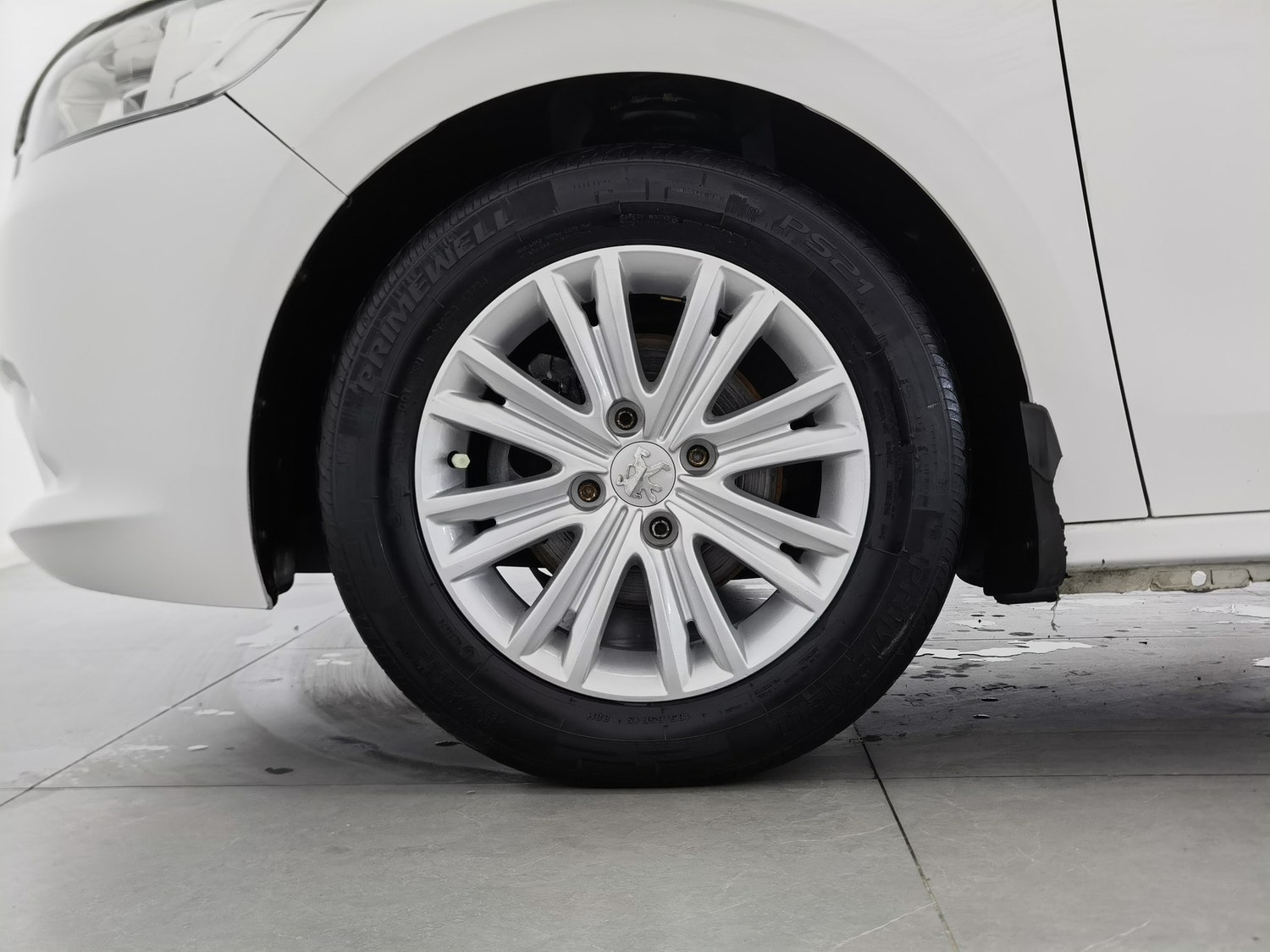 Used Peugeot 301 2016 1.6 AT