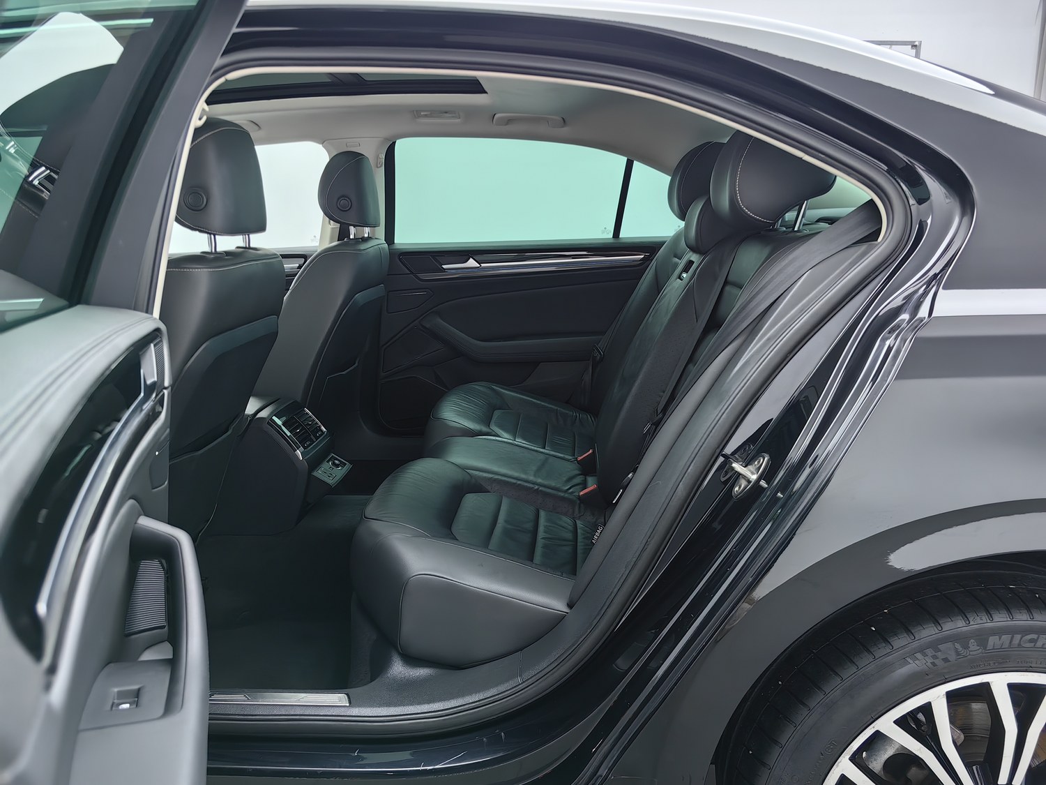 Used Volkswagen Phideon 2018 2.0 AT