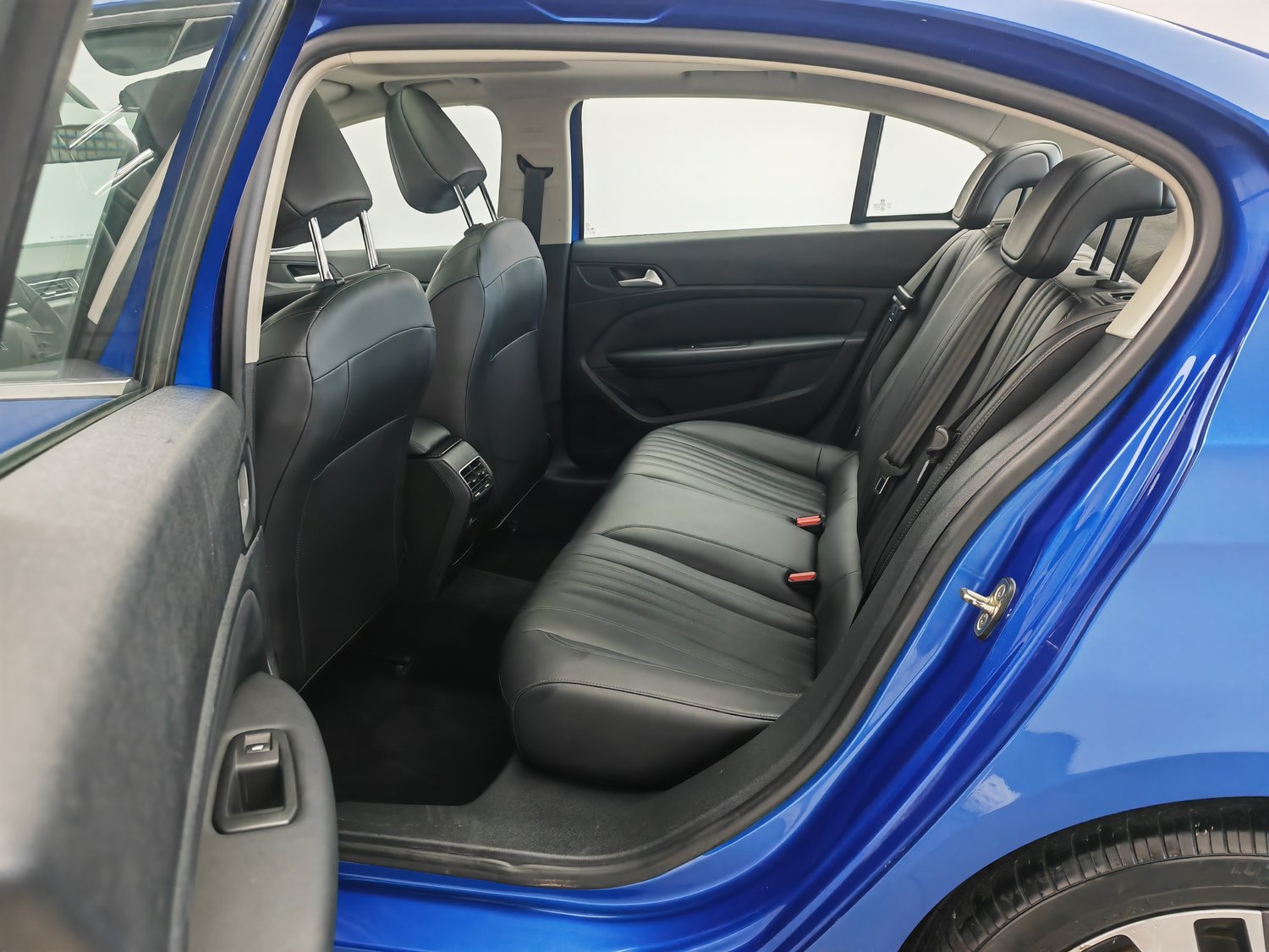 Used Peugeot 408 2019 1.2 AT